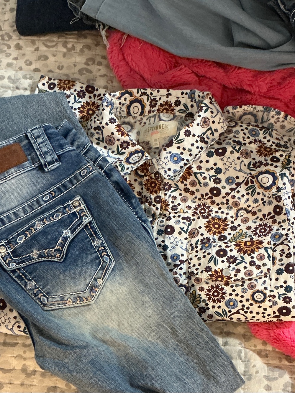 Floral Button-Up Shirt with Blue & Brown Print combined with Shyanne jeans sz 8